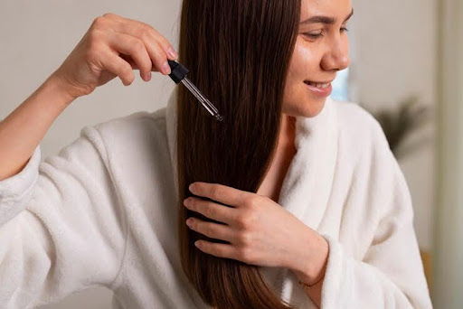How to Manage Frizzy Hair Naturally: Top Herbal Treatments for Smooth Locks How to Manage Frizzy Hair Naturally: Top Herbal Treatments for Smooth Locks