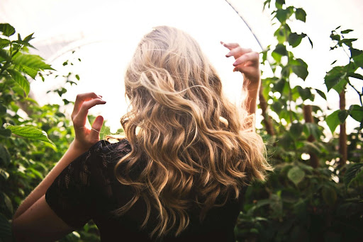 How to Manage Frizzy Hair With Natural Products How to Manage Frizzy Hair With Natural Products